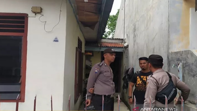  Polisi Geledah Rumah Pelaku Bom Bunuh Diri di Polrestabes Medan