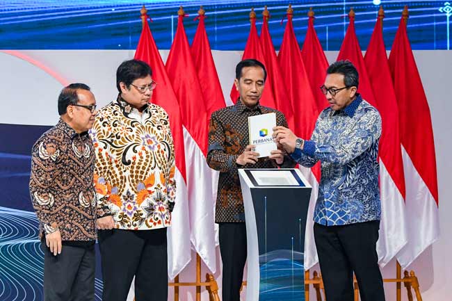  Airlangga Tak Masalah bila Ahok Bos BUMN