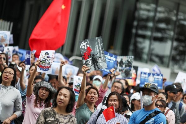  Situasi Hong Kong Makin Kacau, Ratusan Demonstran Pro China Gelar Unjuk Rasa