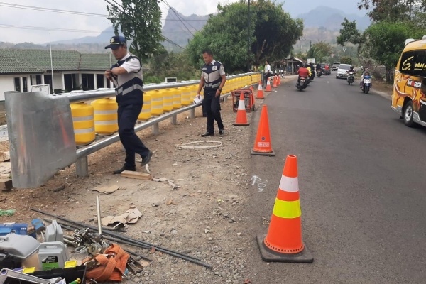  Upaya Kurangi Kecelakaan, Program Ridwan Kamil Roller Barrier Mulai Terwujud