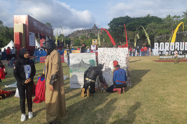  Spiderman dan Batman Unjuk Gigi dalam Borobudur Marathon 2019