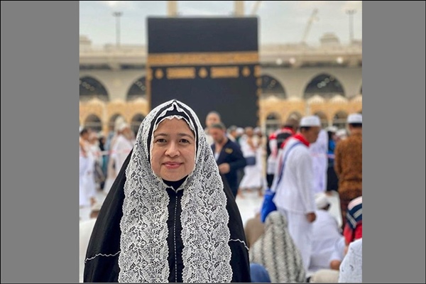  Foto Puan Maharani Berhijab Saat Ibadah Umrah