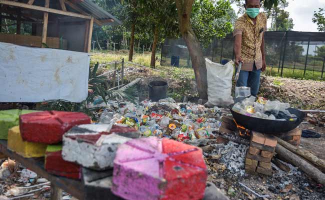  PAVING BLOK LIMBAH PLASTIK