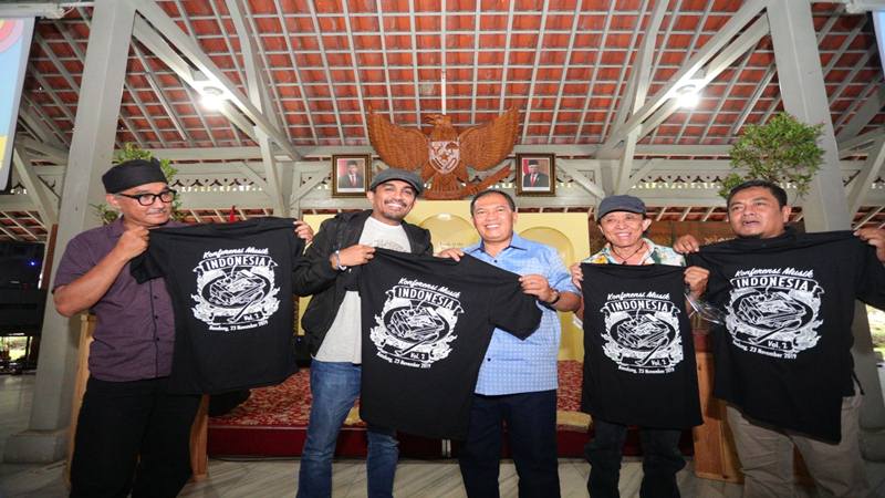  Glenn Fredly mengapresiasi langkah Wali Kota Bandung, Oded M. Danial merangkul para musisi asal Kota Bandung. JIBI/Bisnis/Dea Andriayawan