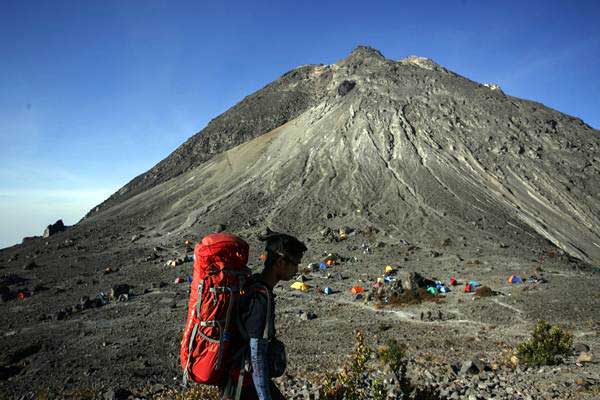  Dua Pendaki Tersesat di Gunung Salak Berhasil Dievakuasi