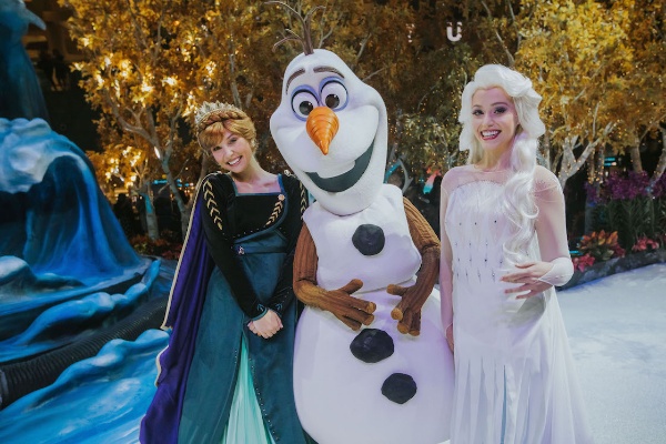  Bertemu dengan karakter Disney Frozen 2 di Bandara Changi