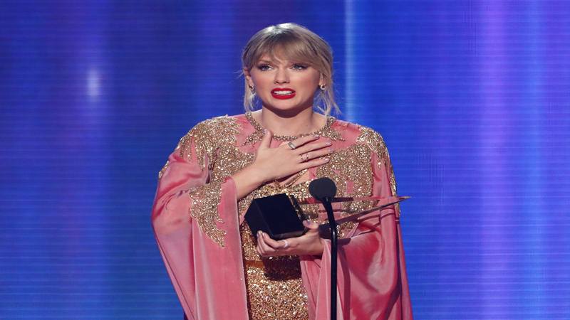  Taylor Swift Cetak Rekor American Music Awards   