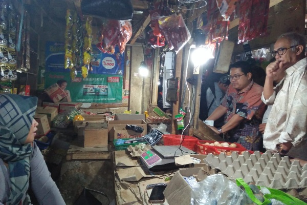  Cek Pasar Kiaracondong, Sekjen Kemendag Pastikan Stok Bahan Pokok Aman