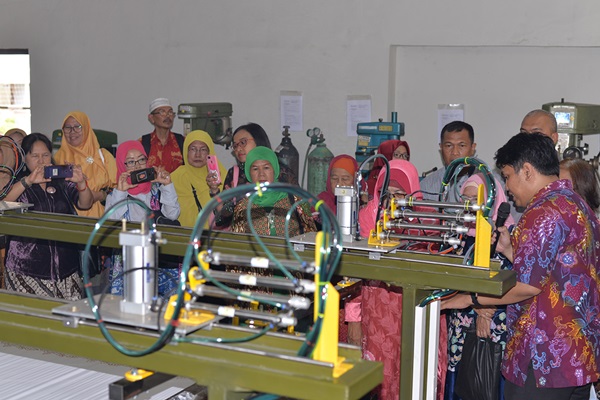  Dorong Produksi Batik, BBKB Kemenperin Ciptakan Alat Cap Otomatis