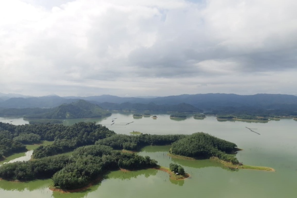  Pengunjung Ulu Kasok Abadikan Momen Pemandangan Layaknya Raja Ampat