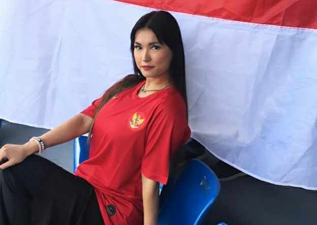  Begini Gaya Miyabi Saat Mendukung Indonesia Lawan Thailand di Sea Games 2019 