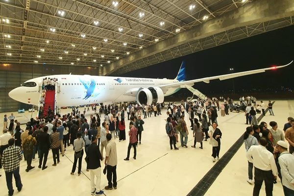 Suasana penyambutan Airbus A330-900neo dari Garuda Indonesia Group di Hanggar 2 Garuda Indonesia Maintenance Facility AeroAsia, Rabu (27/11/2019) malam/Rio Sandy Pradana