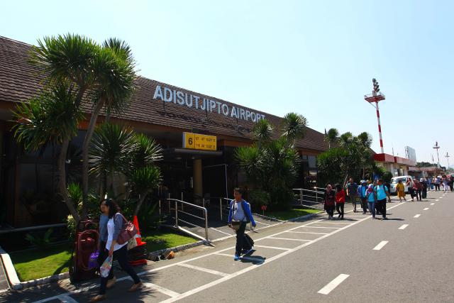  Aspal Terkikis, Penerbangan Bandara Adisutjipto Ditutup 2 Jam