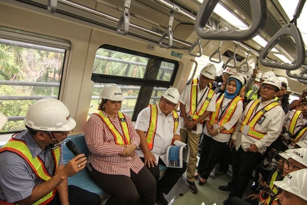  Operasi Perdana, LRT Jakarta Sediakan Hiburan Buat Warga