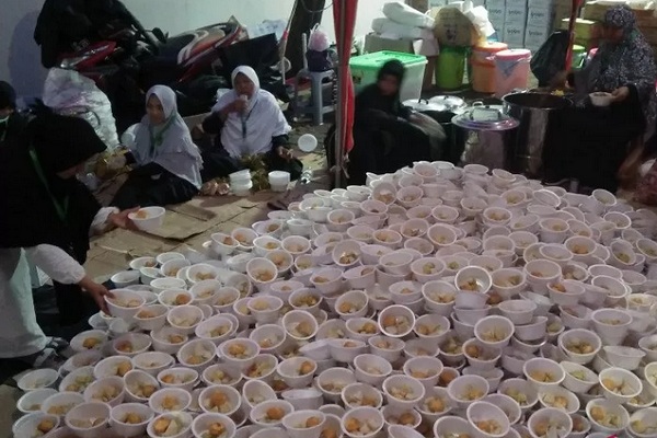  Lontong Sayur dan Nasi Kebuli untuk Peserta Reuni 212