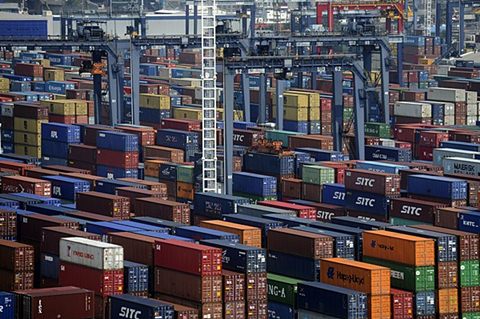  Prancis dan Uni Eropa Siap Lawan Balik Ancaman Tarif AS