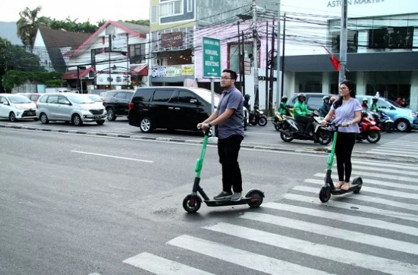  Dishub Kota Bandung Klaim Sudah Imbau Warga tak Main Otopet Listrik di Jalan Raya