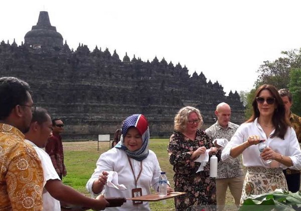  Putri Mahkota Denmark Mary Elizabeth Kagum dengan Candi Borobudur