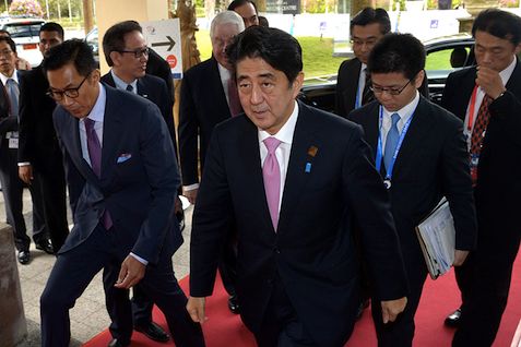  Shinzo Abe Rilis Kebijakan Stimulus Senilai US$119 Miliar