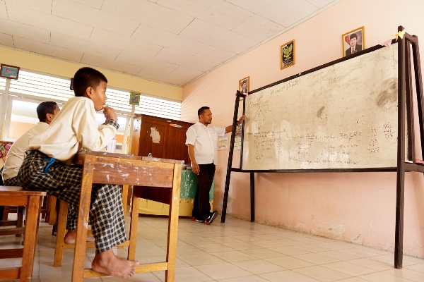  Wacana 3 Hari Sekolah, Nadiem Makarim Diminta Fokus Benahi Kualitas Pembelajaran