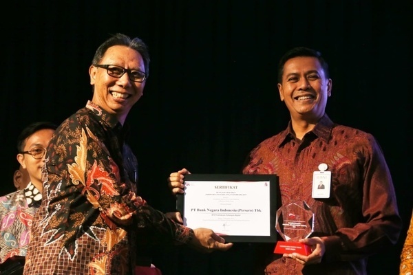  Iklan BNI Kantongi Penghargaan OJK