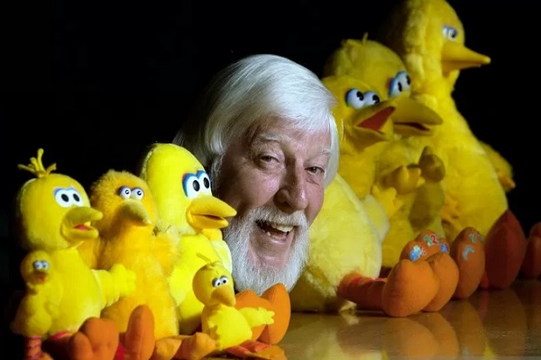  Pengisi Suara Sesame Street, Caroll Spinney, Meninggal