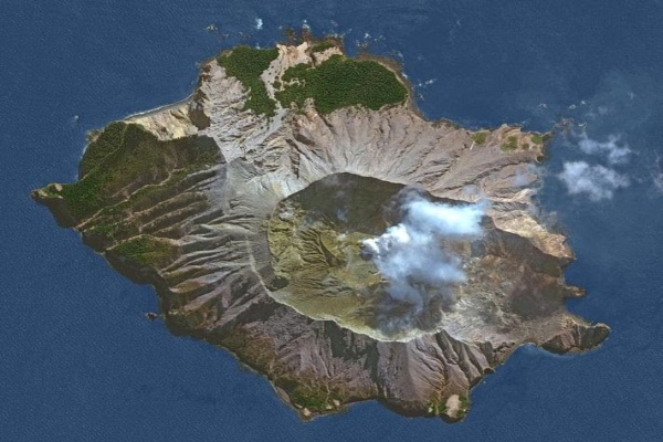 Gunung Berapi Meletus di Lepas Pantai Selandia Baru