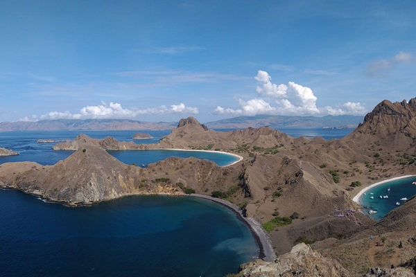 Pemandangan di Pulau Padar, salah satu objek wisata unggulan di Labuan Bajo, Manggarai Barat, Nusa Tenggara Timur, selain Taman Nasional Komodo/Bisnis-M. Taufikul Basari