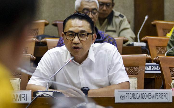 Direktur Utama PT Garuda Indonesia (Persero) Tbk I Gusti Ngurah Askhara Danadiputra menyampaikan paparan dalam rapat dengar pendapat dengan Komisi VI DPR di Kompleks Parlemen, Senayan, Jakarta, Kamis (16/5/2019)./ANTARA-Dhemas Reviyanto