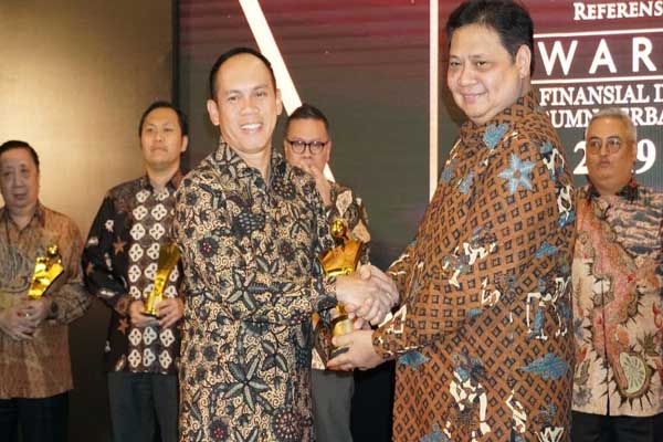  Dirut Bank Jateng Supriyatno Terpilih sebagai Top Regional Banker 2019 versi Majalah Investor