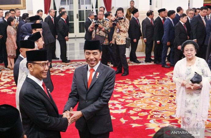 Presiden Joko Widodo melantik sembilan anggota Dewan Pertimbangan Presiden (Wantimpres) periode 2019-2024 yang diketuai oleh Wiranto./Antara