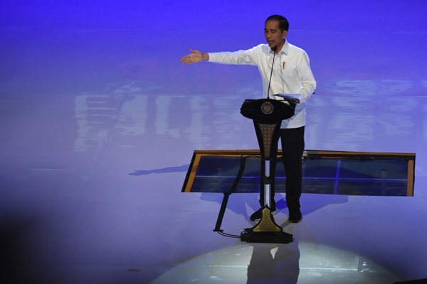  Jokowi Beri Tenggat 3 Bulan Selesaikan Omnibus Law Cipta Lapangan Kerja