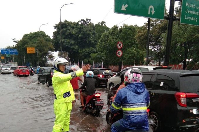  Jakarta Diguyur Hujan, Pantau Lalu Lintas Sekitar Tol Dalam Kota via CCTV Ini