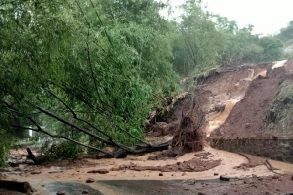  Longsor Terjang Jalan Raya Soreang-Ciwidey di Kabupaten Bandung