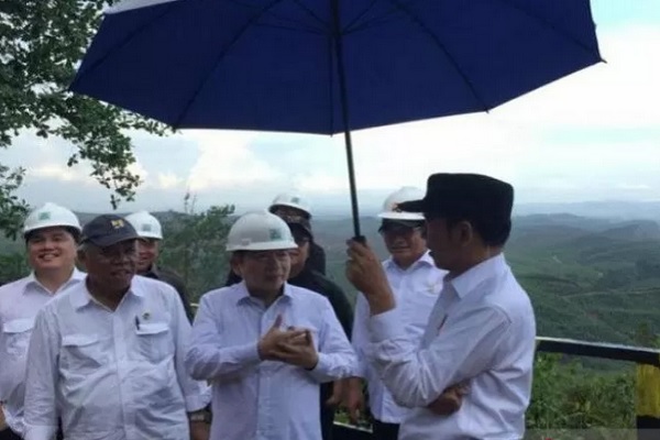  Diguyur Hujan, Jokowi dan 7 Menteri Keliling Titik Nol Ibu Kota Baru   