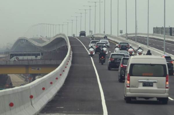  AHAD LALU DI TOL LAYANG JAPEK : 4 Mobil Pecah Ban, 1 Kehabisan BBM