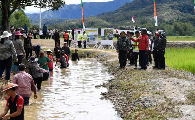  PRESIDEN TINJAU PADAT KARYA PEMBANGUNAN IRIGASI