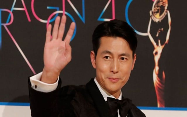  Bintang Korea Jung Woo-sung Produseri Serial Netflix \'The Silent Sea\'