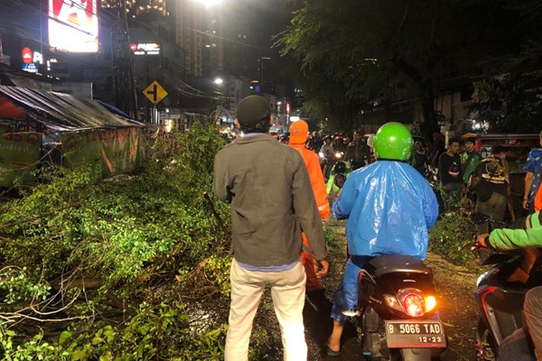  Peringatan Dini Cuaca Jakarta di Malam Natal, Hujan Petir dan Angin Kencang