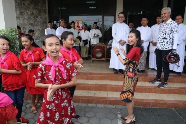  Kerukunan Antarumat Beragama dari Halaman Gereja Mater Dei