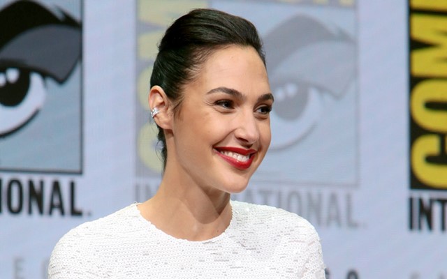  Gal Gadot Akan Buat Film Adaptasi Novel yang Dilarang di Sekolah Israel