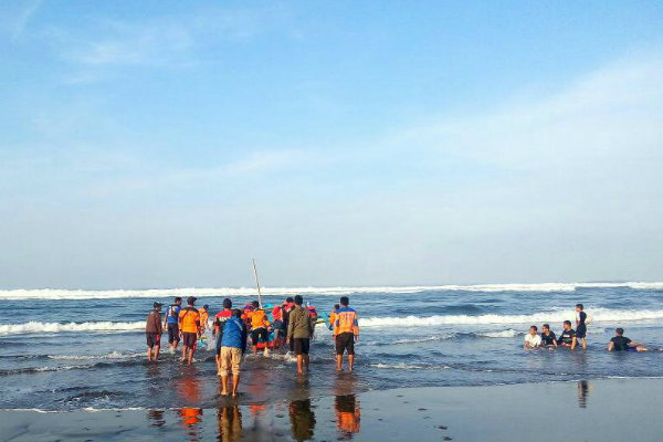  Pantai Parangtritis: Waspadai 2 Titik Palung Berbahaya