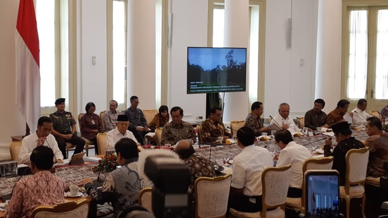 Jokowi Minta Waspadai Pasal Titipan Omnibus Law