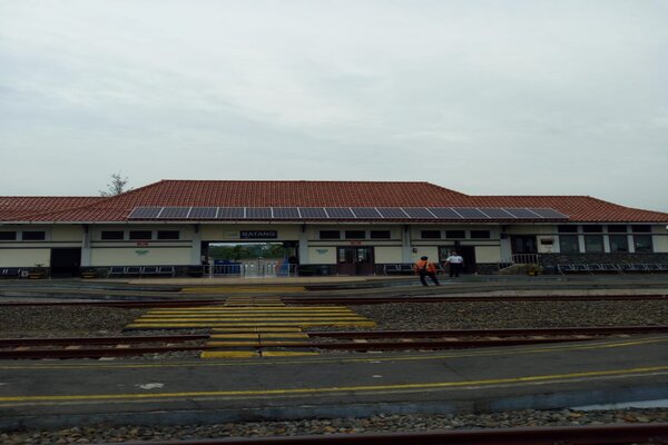  KAI Daop Semarang Manfaatkan Panel Surya Topang Listrik Stasiun
