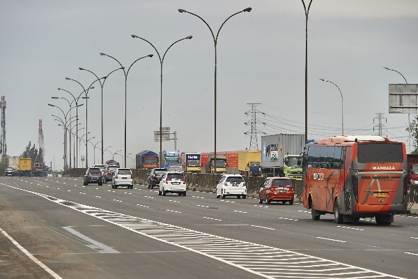  Libur Tahun Baru, 166.792 Kendaraan Diprediksi Melewati Tol Tangerang - Merak