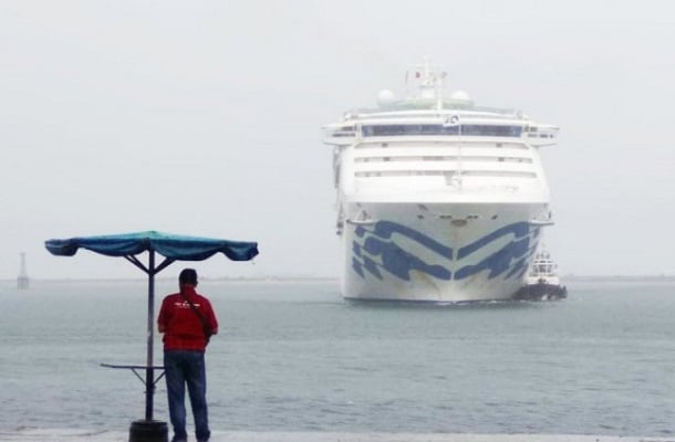  Kapal Pesiar Australia Sun Princess Bersandar di Pelabuhan Makassar