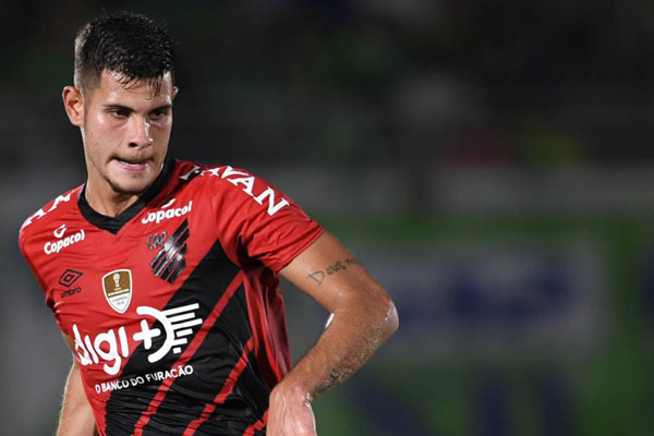  Chelsea & Arsenal Rebutan Gelandang Brasil Bruno Guimaraes