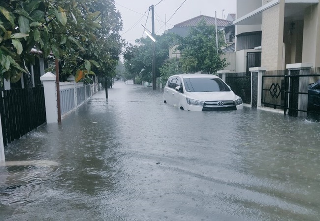  Ciliwung Meluap, Jakarta Banjir di Beberapa Titik
