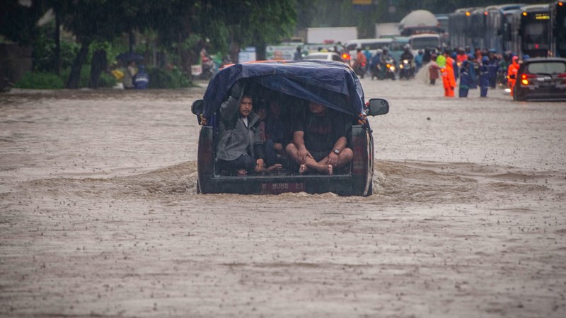  Kali Grogol Meluap, Tol Dalam Kota Tergenang