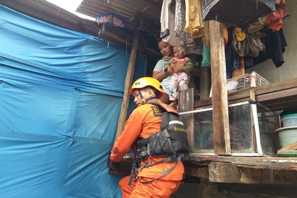  Banjir Jakarta, Tim Operasi SAR Kerahkan 40 Personil Evakuasi di 7 Titik Lokasi